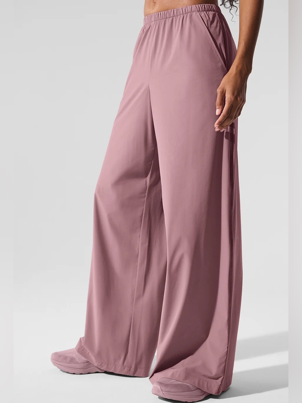 NWOT ALO Yoga Breezy Wide Leg Pant - Smoky Quartz - XS